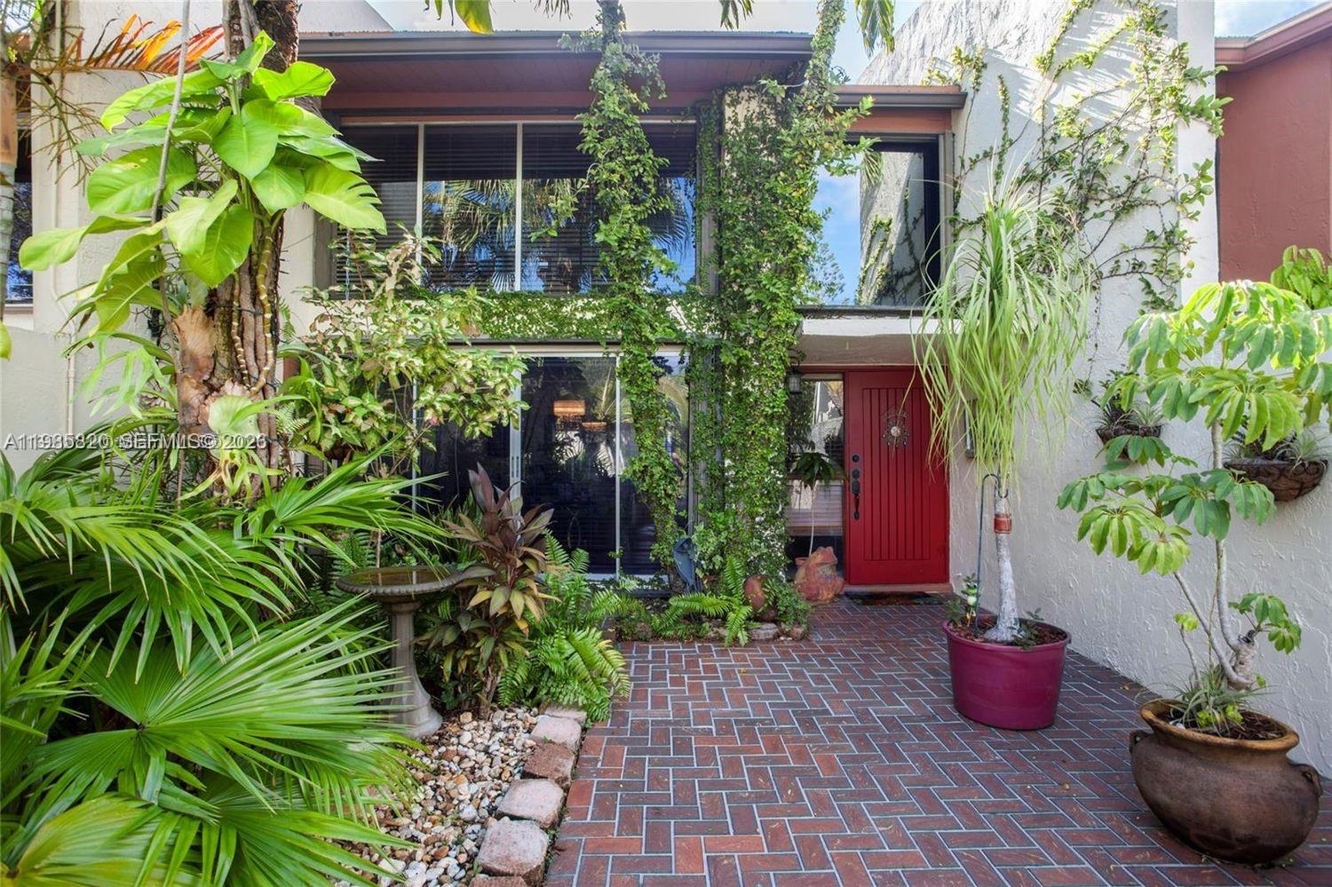 10449 Southwest 78th Street Miami, FL 33173 - Photo 3 of 35