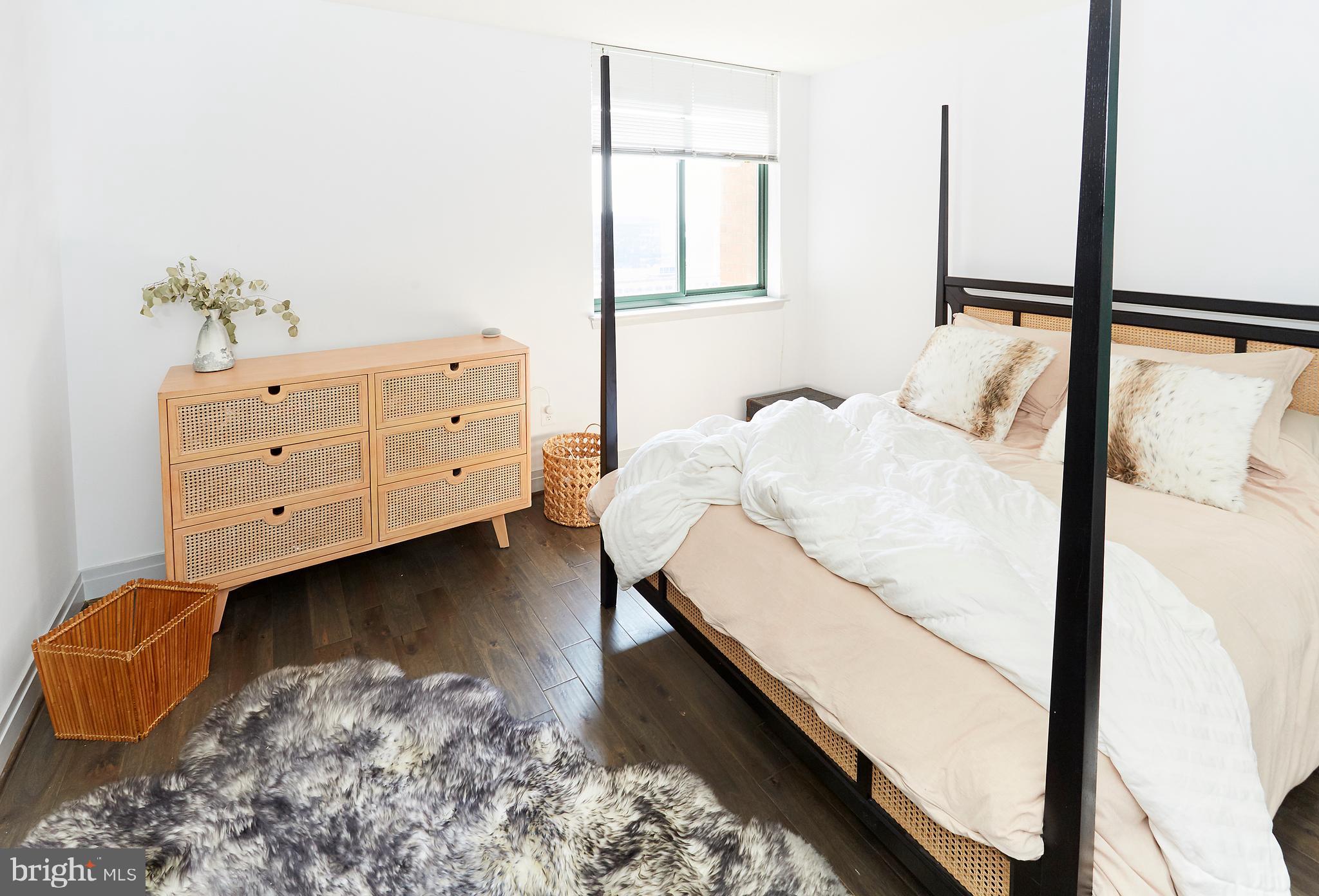 414 Water Street, Unit 2601 Baltimore, MD 21202 - Photo 20 of 51 a bed room with a bed window and a bed
