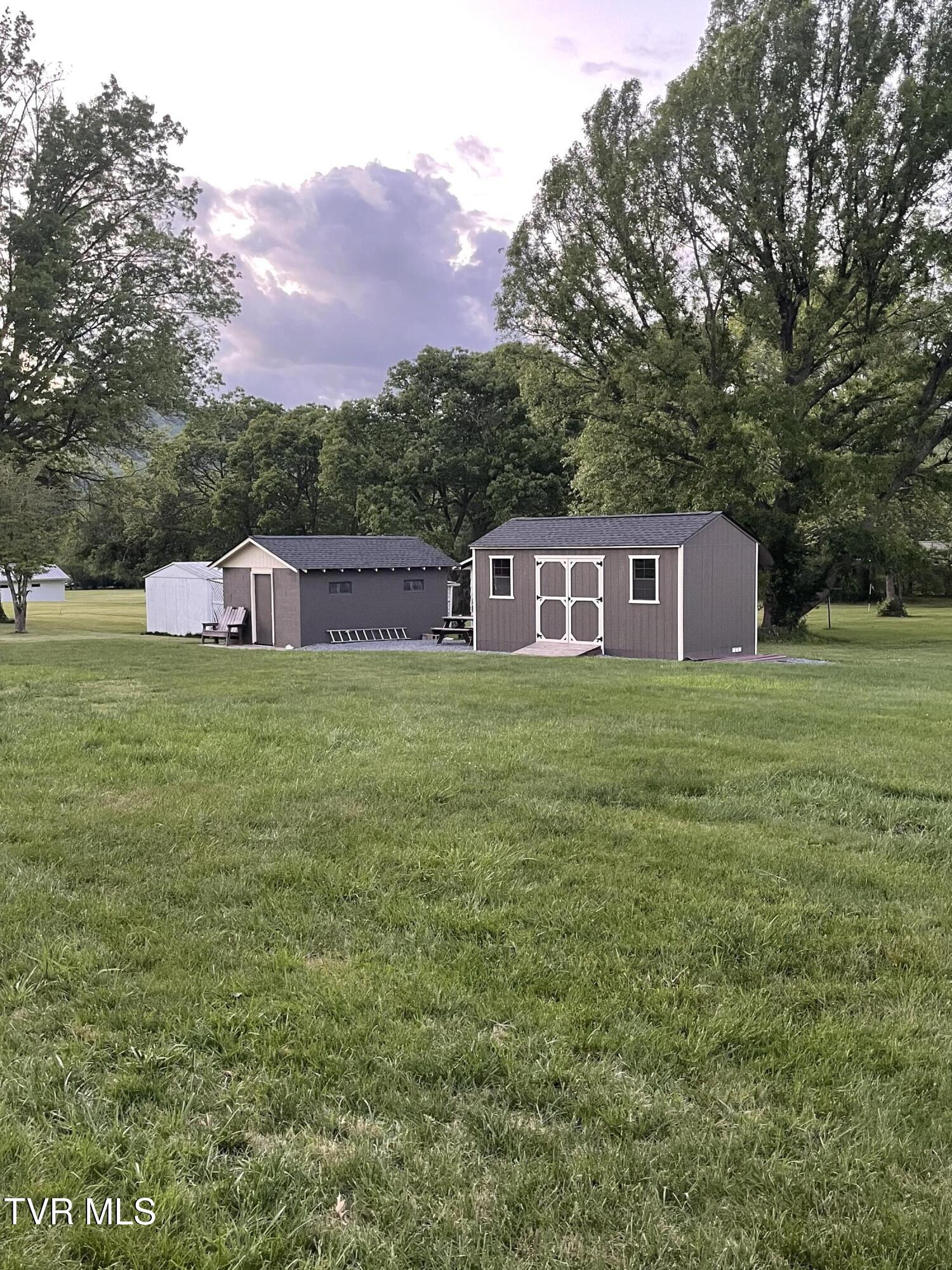955 9th Street Erwin, TN 37650 - Photo 2 of 56 IMG_0425