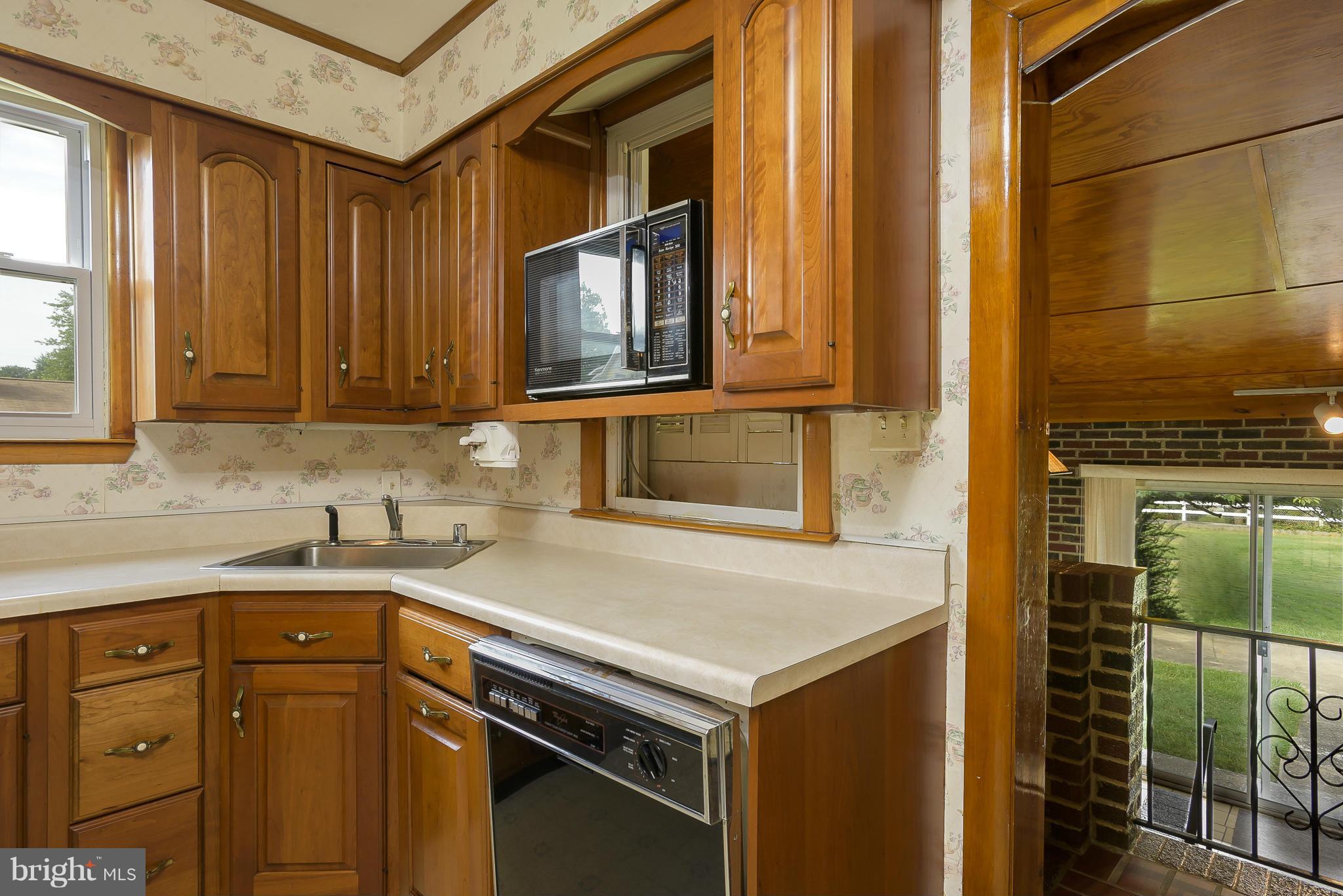 208 South Longcross Road Linthicum Heights, MD 21090 - Photo 12 of 30 Kitchen