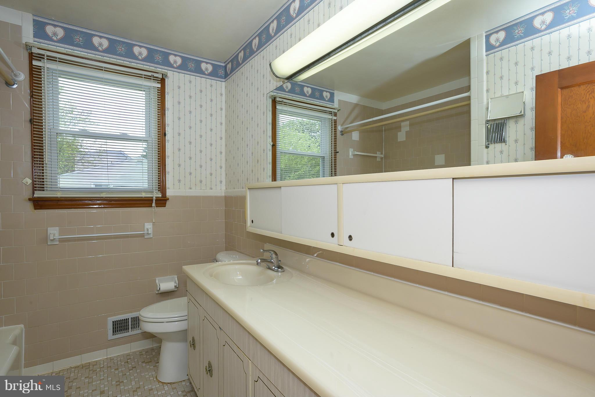 208 South Longcross Road Linthicum Heights, MD 21090 - Photo 15 of 30 Bath