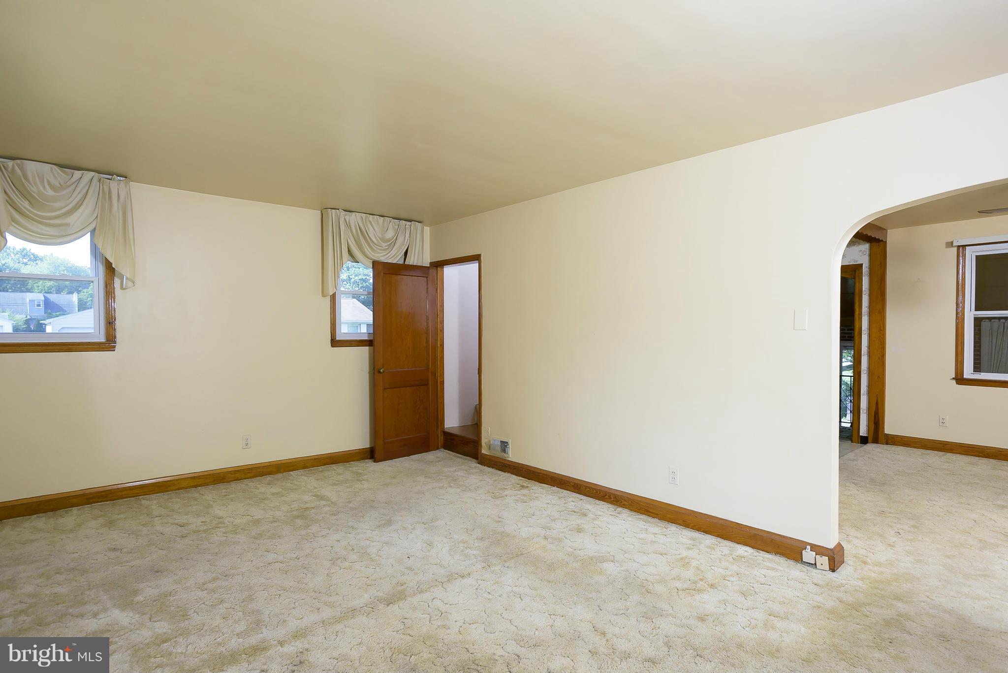 208 South Longcross Road Linthicum Heights, MD 21090 - Photo 6 of 30 Living Room
