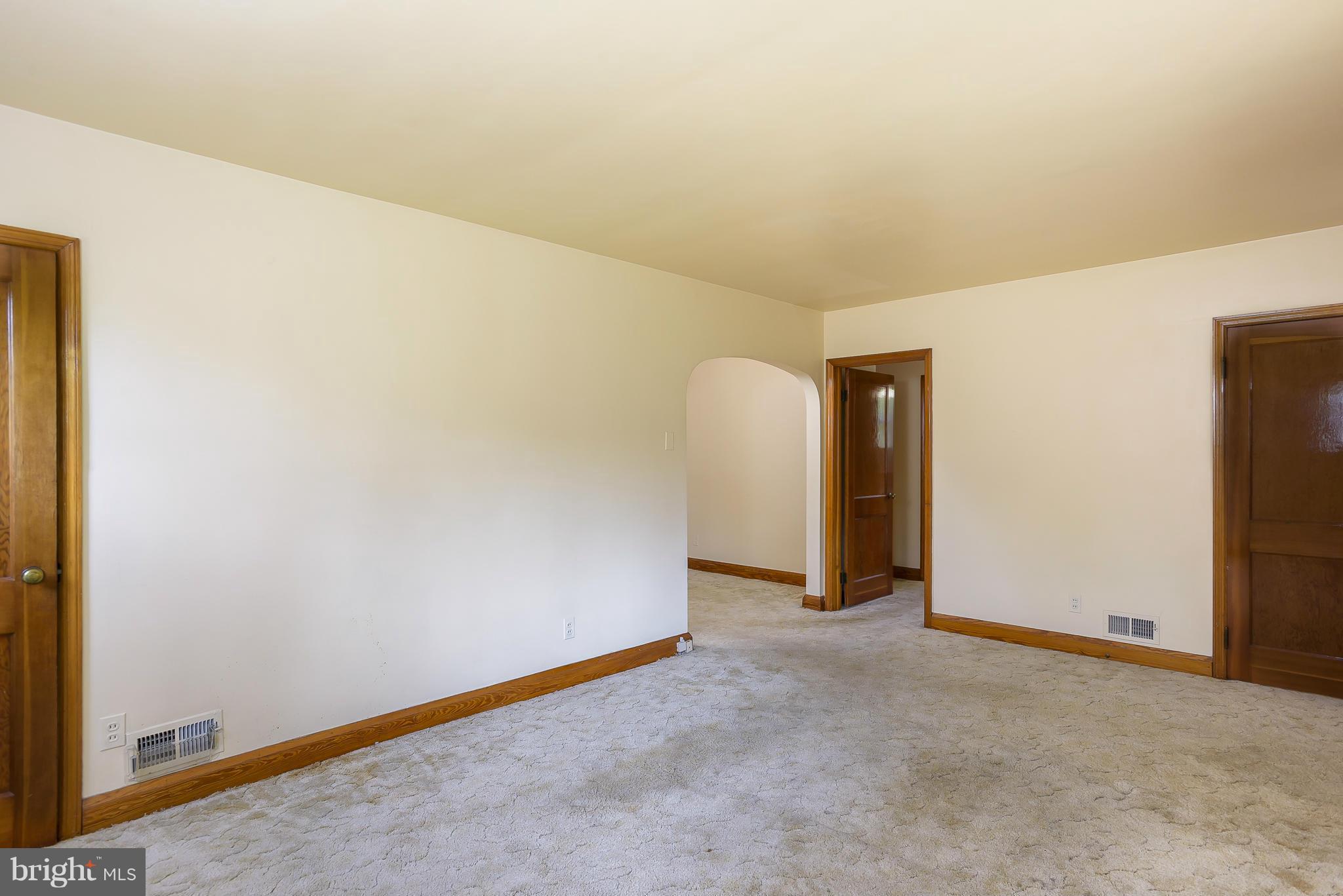 208 South Longcross Road Linthicum Heights, MD 21090 - Photo 7 of 30 Living Room