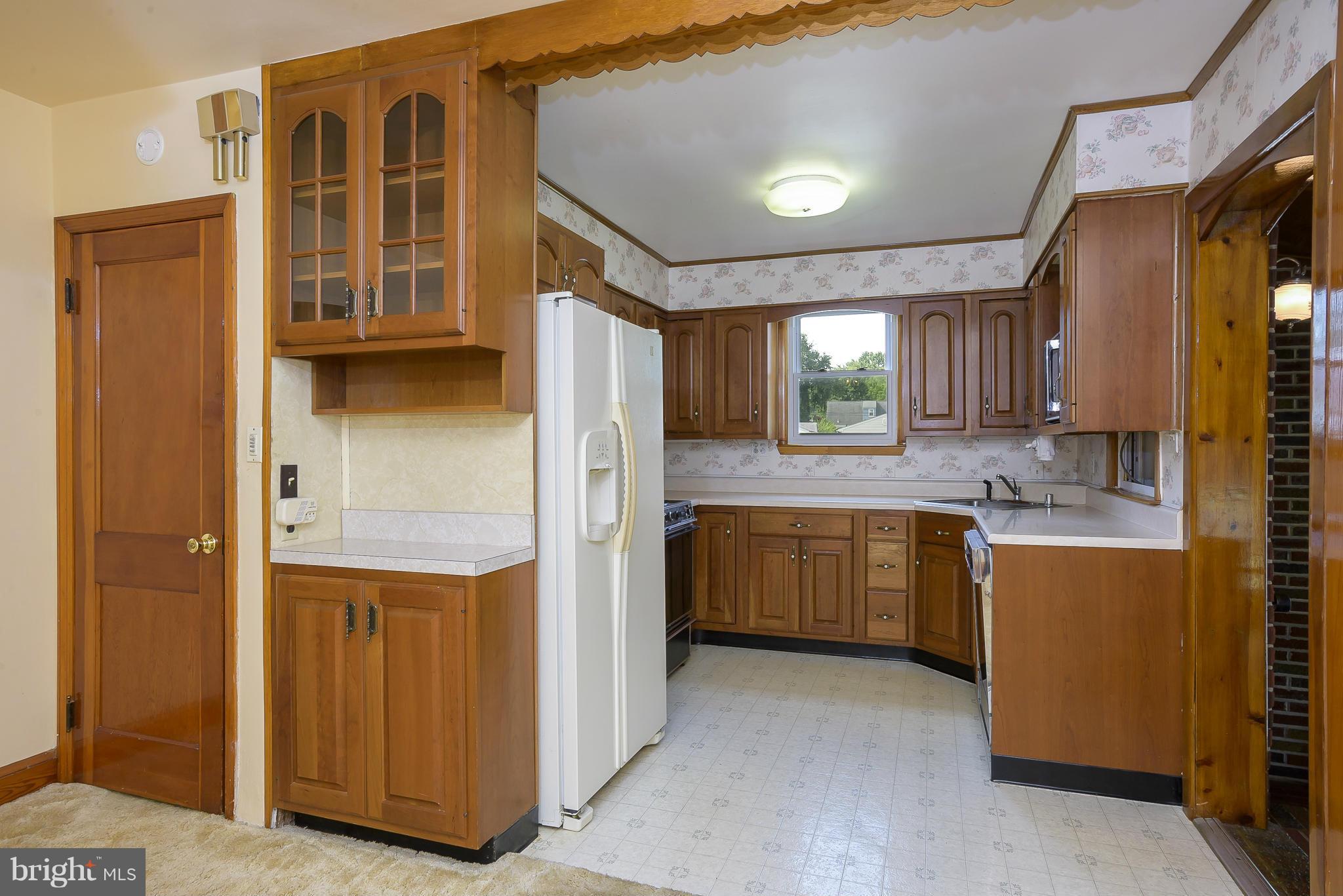 208 South Longcross Road Linthicum Heights, MD 21090 - Photo 9 of 30 Kitchen