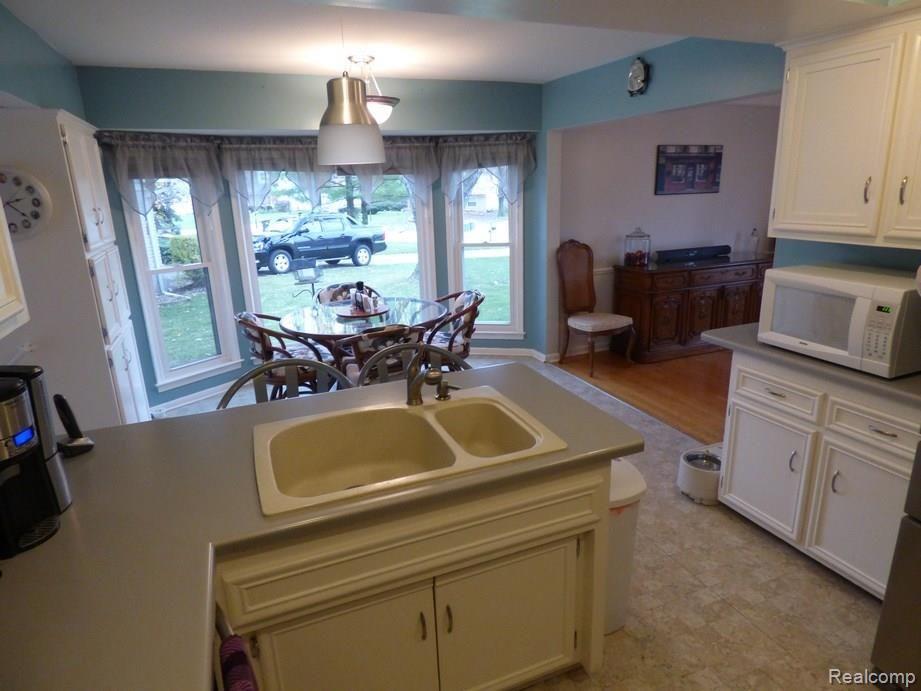 2194 Wayward Drive Rochester, MI 48309 - Photo 8 of 57 P1200223.jpg