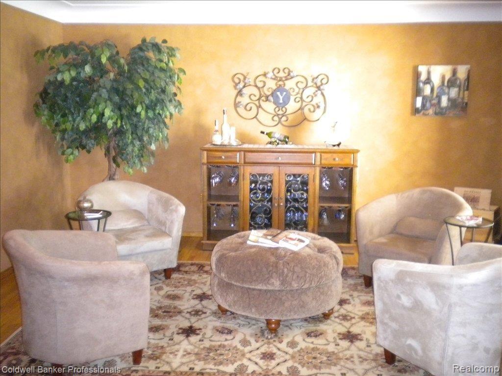 16232 Riverside Drive Livonia, MI 48154 - Photo 9 of 24 Living Rm 1