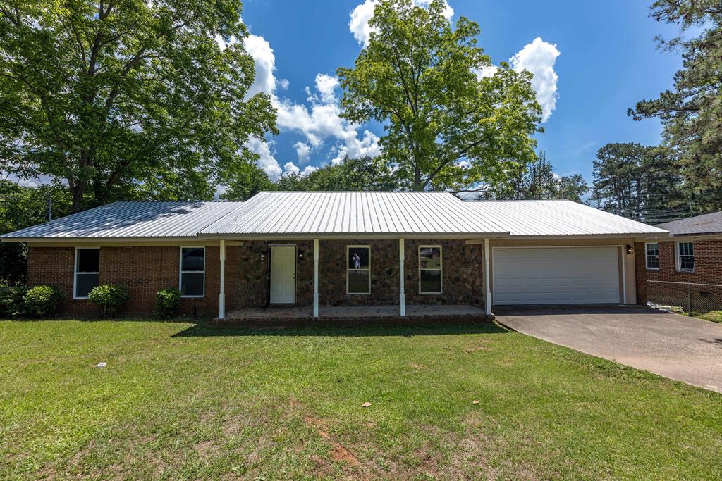 604 Pear Street West Point, GA 31833 - Photo 1 of 30 Main View