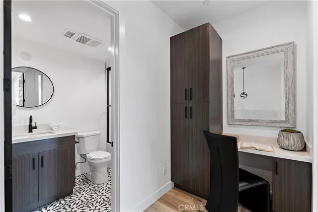 $5,850 | 11860 West Flower Valley Village, Valley Village, CA 91607