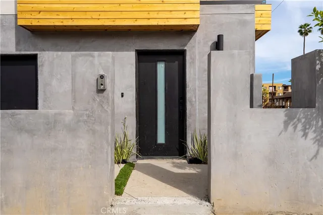 $5,850 | 11860 West Flower Valley Village, Valley Village, CA 91607