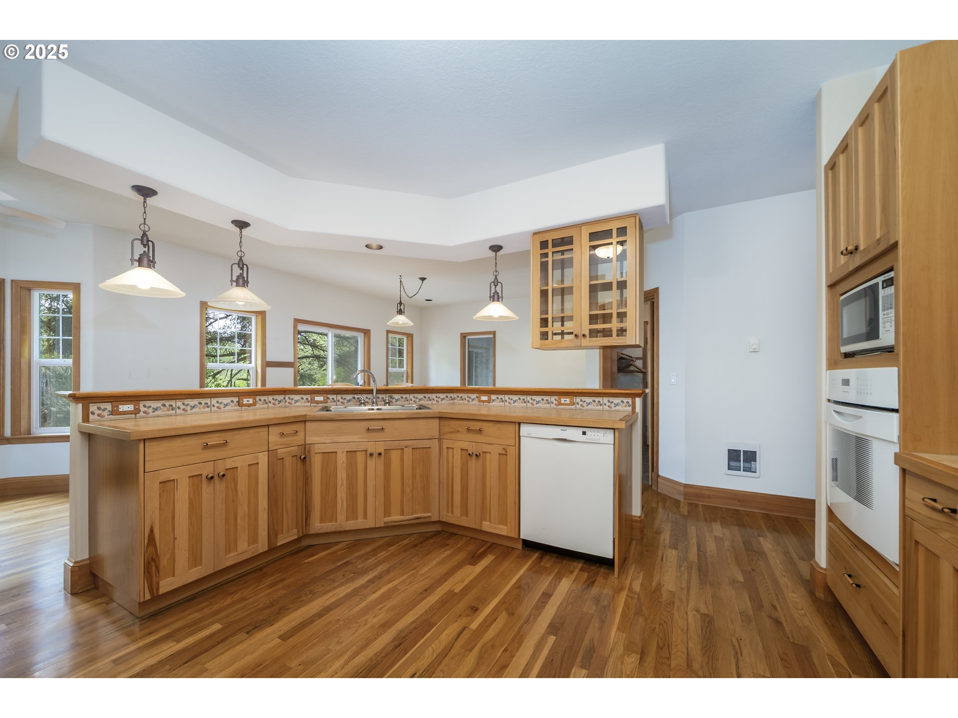 110 Southwest 61 Street South Beach, OR 97366 - Photo 22 of 48 Kitchen