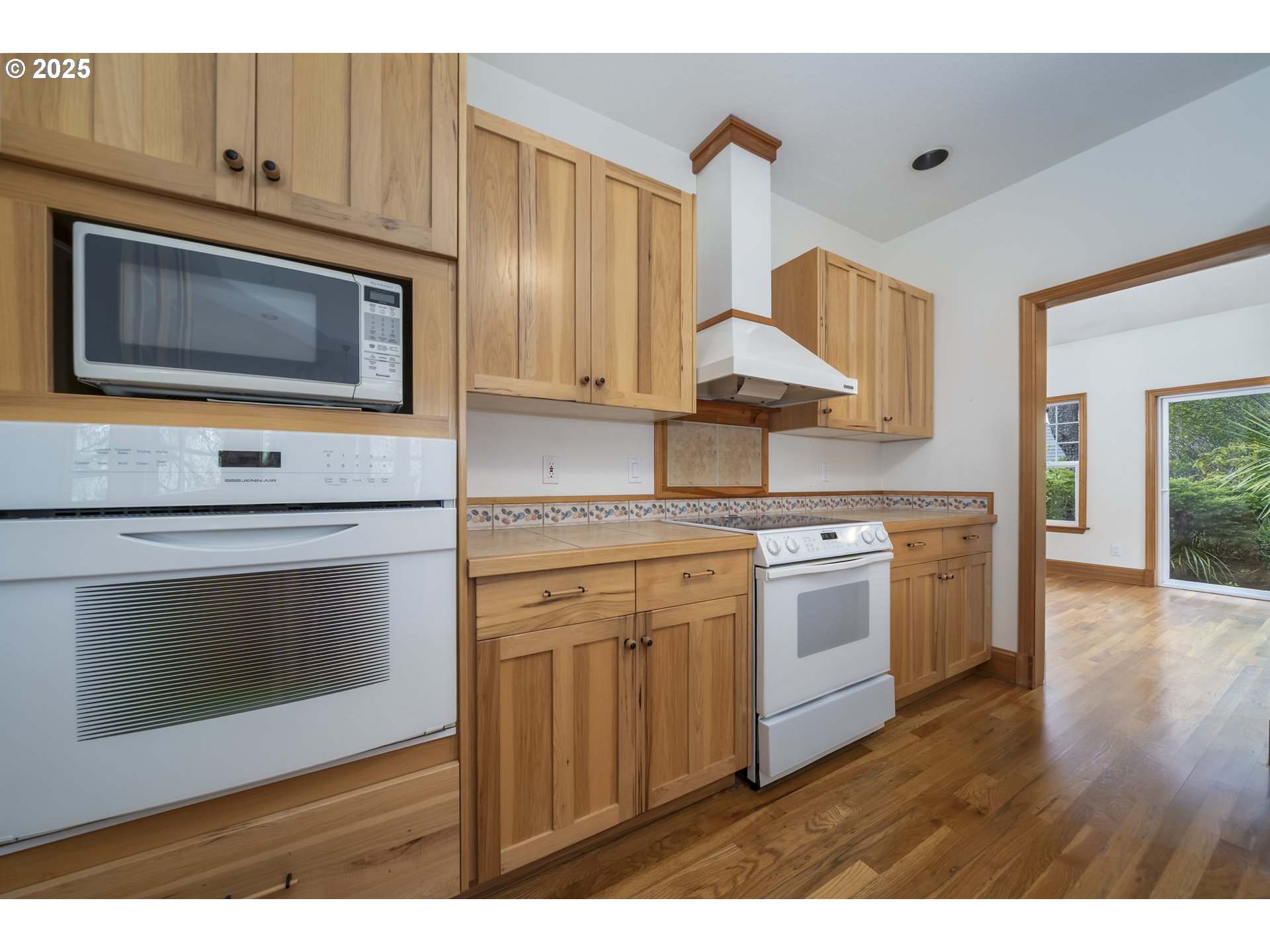 110 Southwest 61 Street South Beach, OR 97366 - Photo 24 of 48 Kitchen