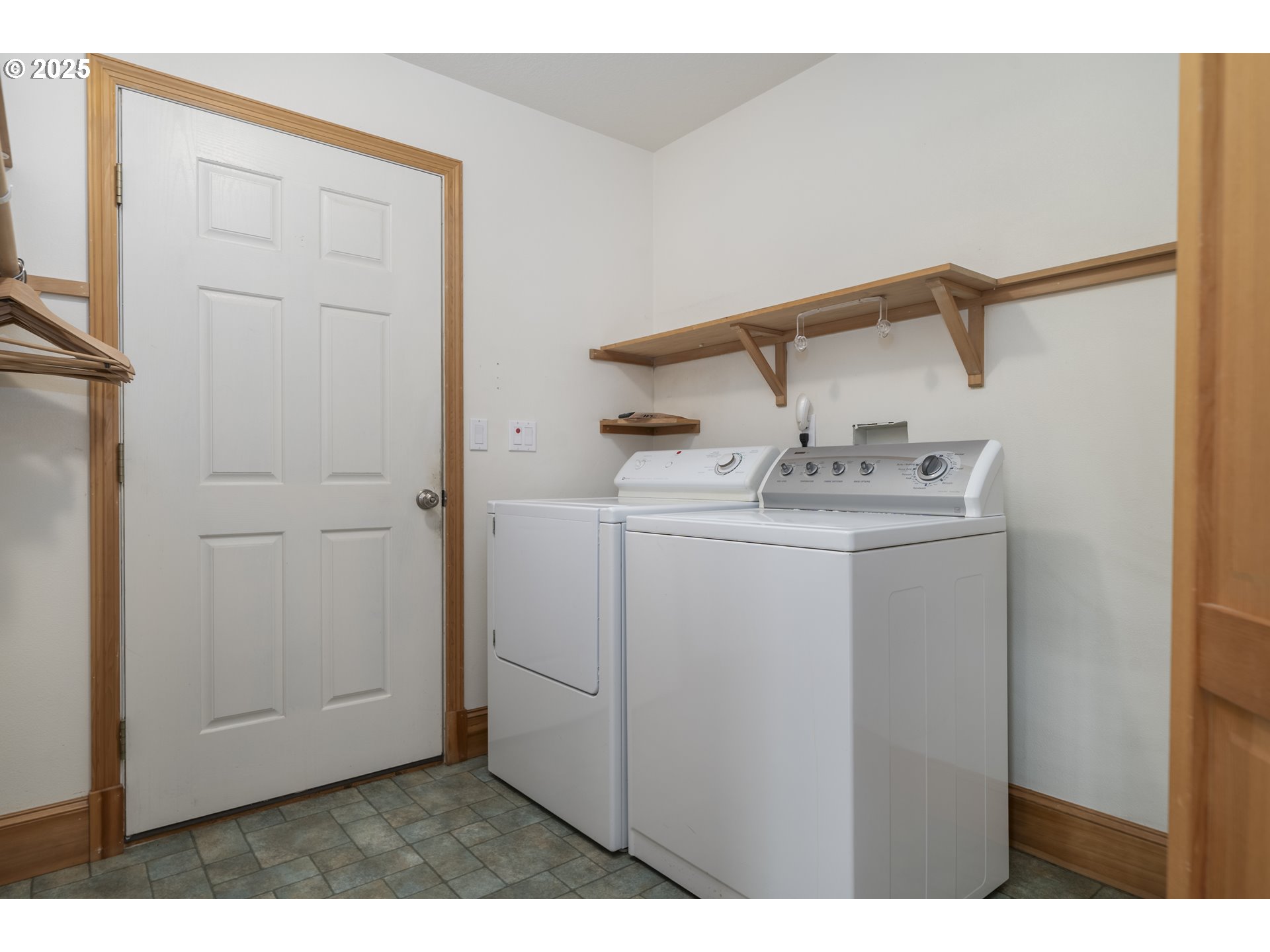 110 Southwest 61 Street South Beach, OR 97366 - Photo 28 of 48 Laundry