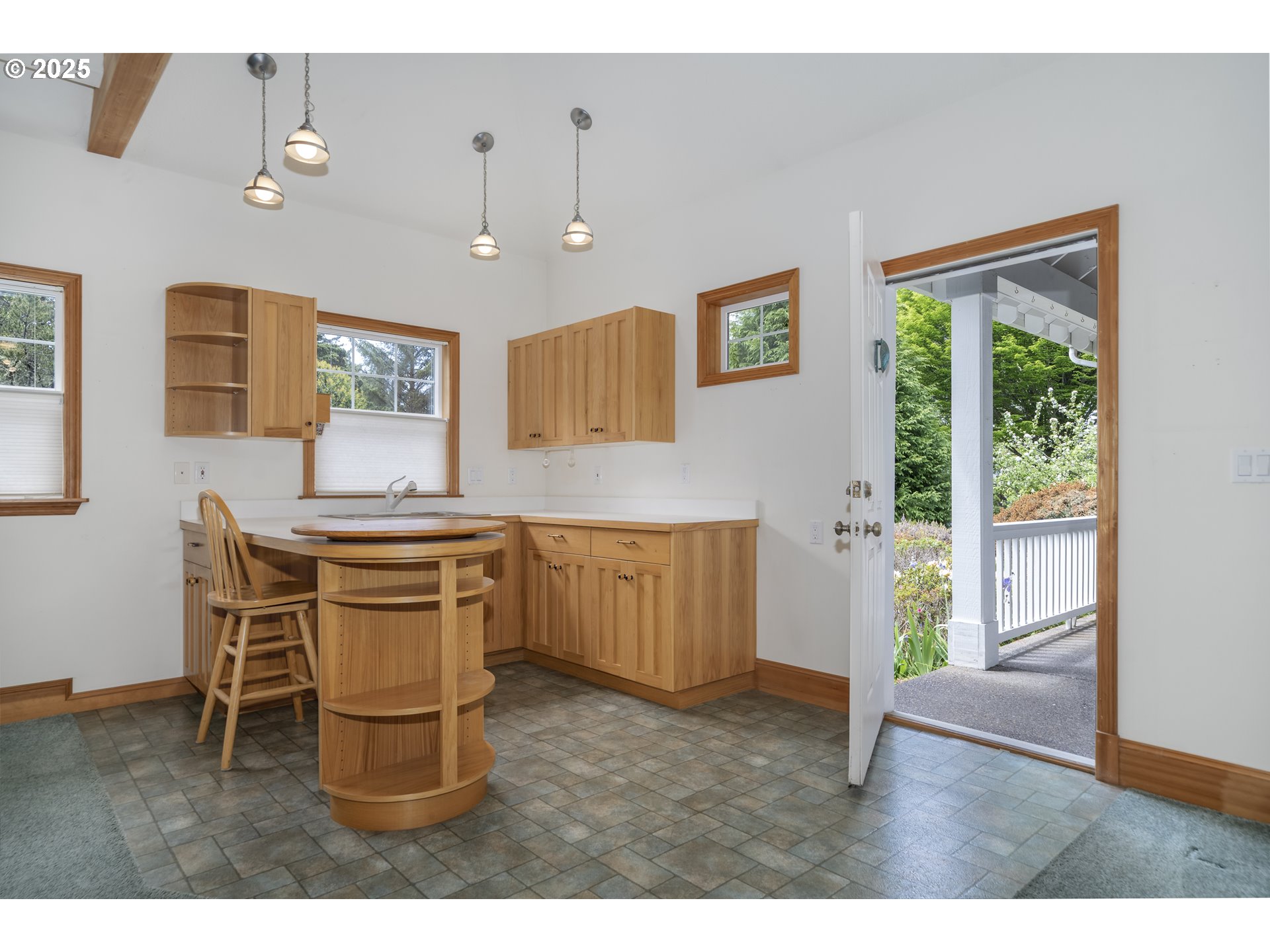 110 Southwest 61 Street South Beach, OR 97366 - Photo 34 of 48 Entrance/Foyer