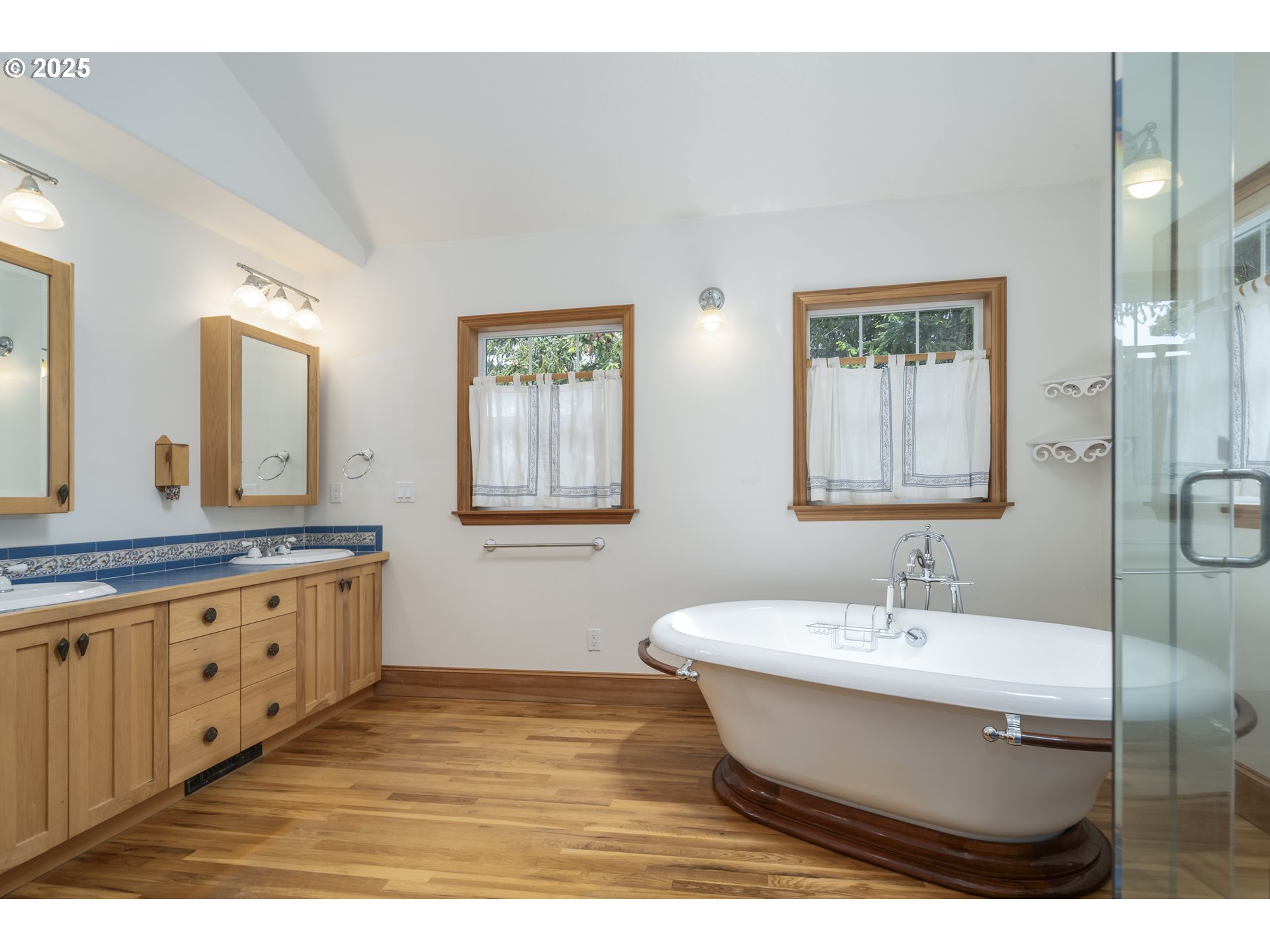 110 Southwest 61 Street South Beach, OR 97366 - Photo 41 of 48 Owner's Suite Bathroom