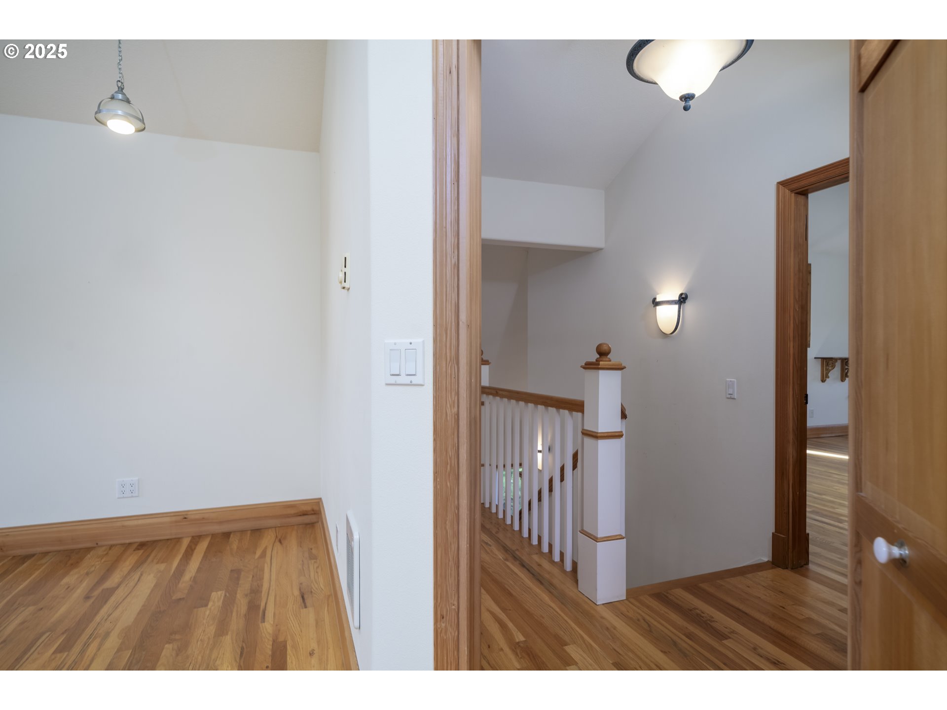 110 Southwest 61 Street South Beach, OR 97366 - Photo 43 of 48 Hallway