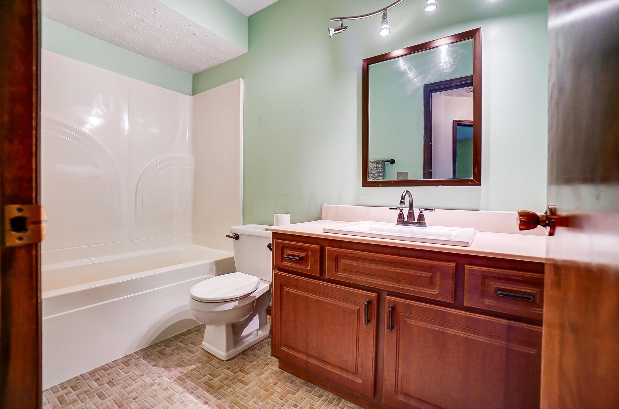 633 Olde North Church Road Westerville, OH 43081 - Photo 33 of 42 033