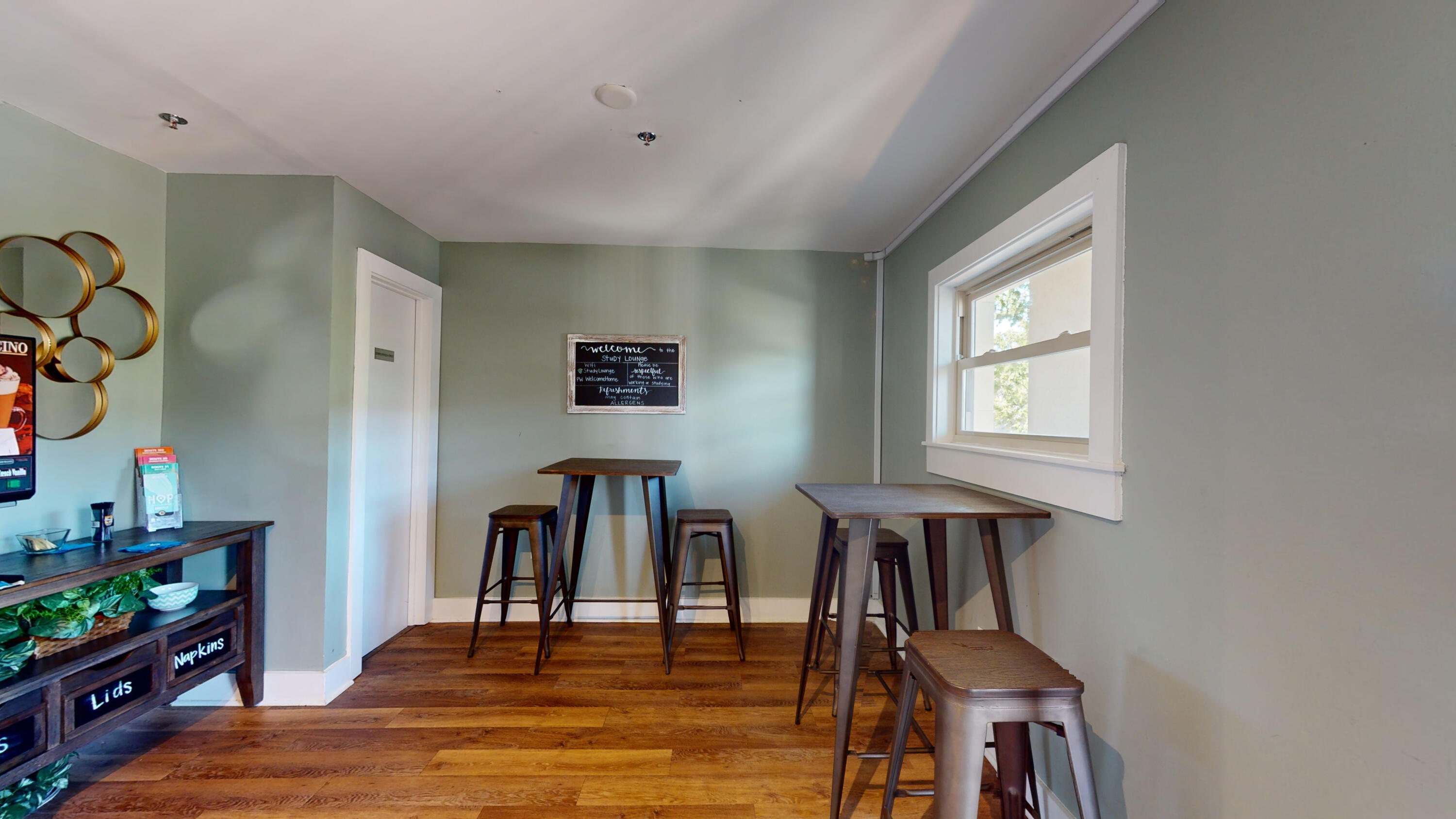 40 Bee Street, Unit 111 Charleston, SC 29403 - Photo 11 of 27 Meeting-Study-Lounge-40-Bee-St-111