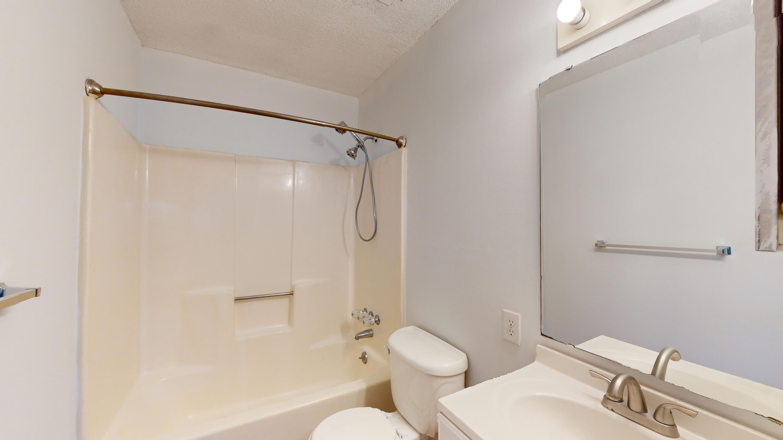 40 Bee Street, Unit 111 Charleston, SC 29403 - Photo 6 of 27 Primary-Bath-En-Suite-40-Bee-111