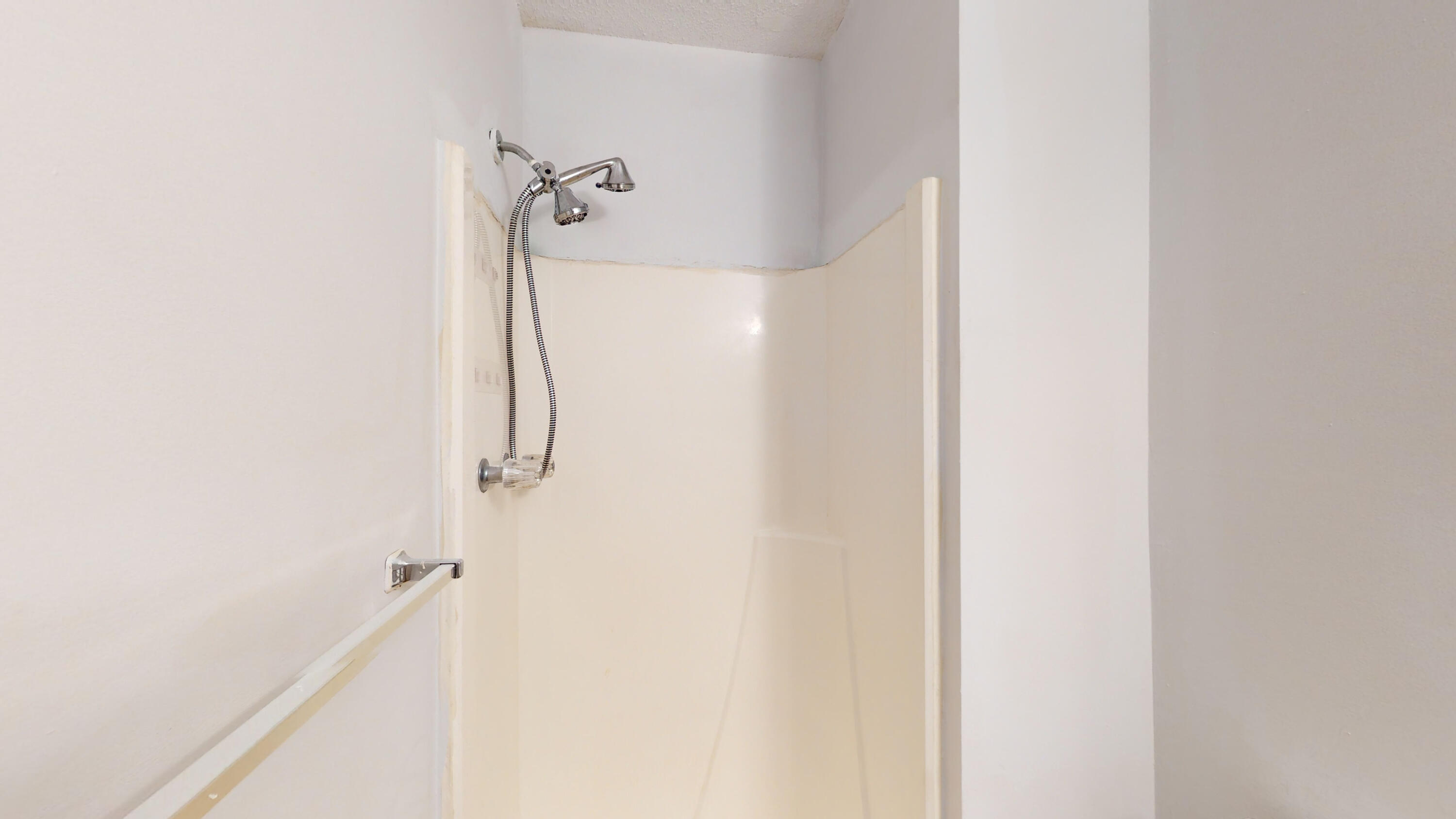 40 Bee Street, Unit 111 Charleston, SC 29403 - Photo 9 of 27 2nd-Bath-40-Bee-St-111-