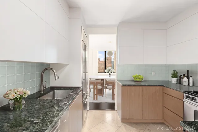 $2,450,000 | 30 West 61st Street, Unit 21C | Upper West Side