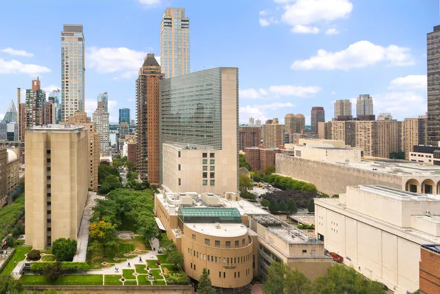 $2,450,000 | 30 West 61st Street, Unit 21C | Upper West Side