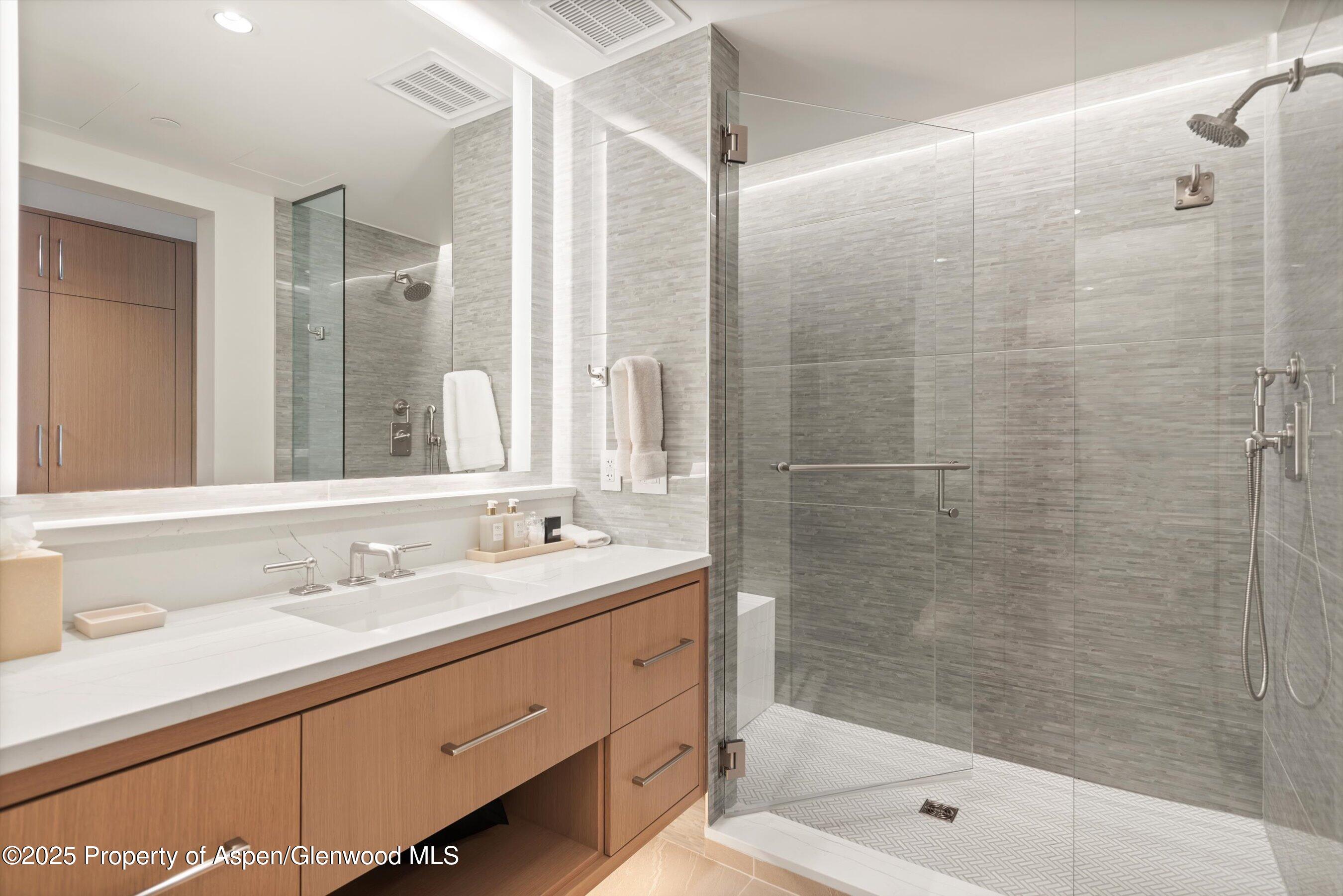 130 Wood Road, Unit 461463 Snowmass Village, CO 81615 - Photo 22 of 25 Guest Bath II
