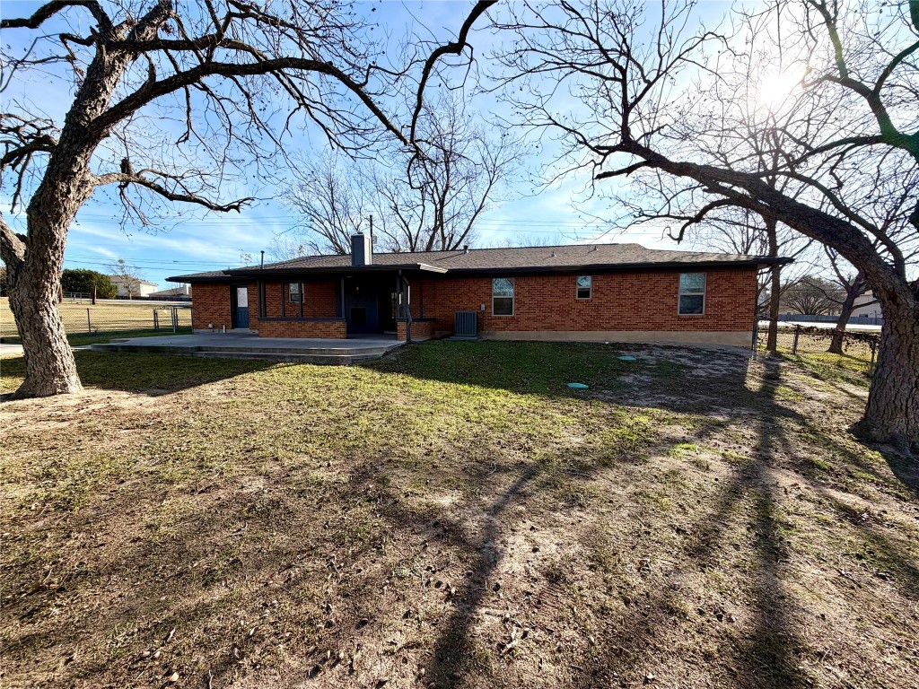9712 Springdale Road Austin, TX 78754 - Photo 35 of 40 front view of a house with a yard