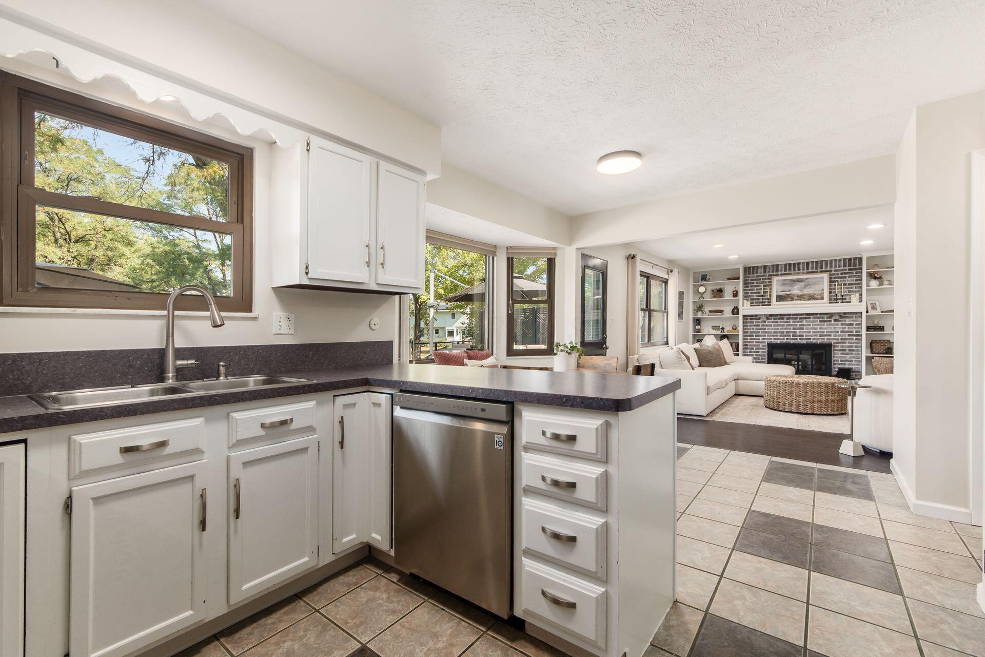 536 Tresham Road Columbus, OH 43230 - Photo 23 of 46 Kitchen