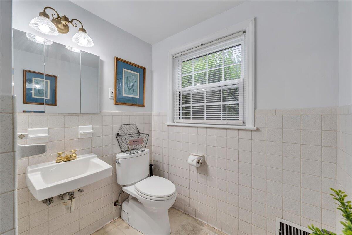 4508 Rosecrest Road Roanoke, VA 24018 - Photo 27 of 39 Lower Level Full Bath