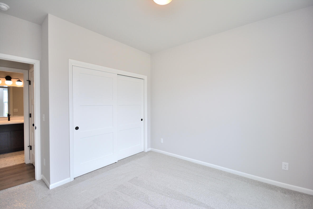1076 Elderberry Road Oconomowoc, WI 53066 - Photo 14 of 30 96 ARWT (4)