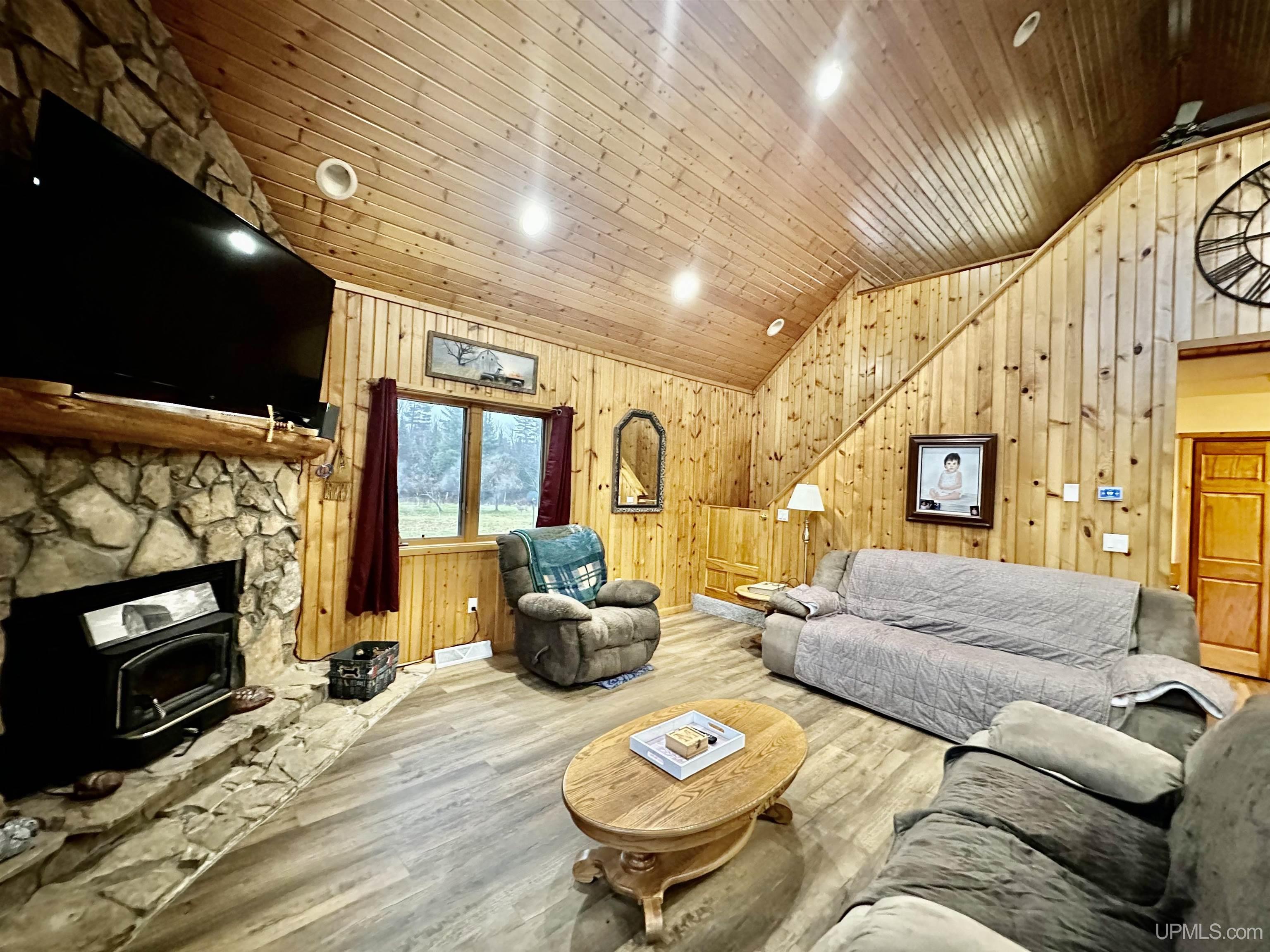 2011 F Road Bark River, MI 49807 - Photo 11 of 56 Gallery Image 11