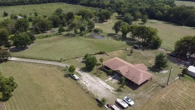 $649,999 | 2306 County Road 4145, Bonham, TX 75418