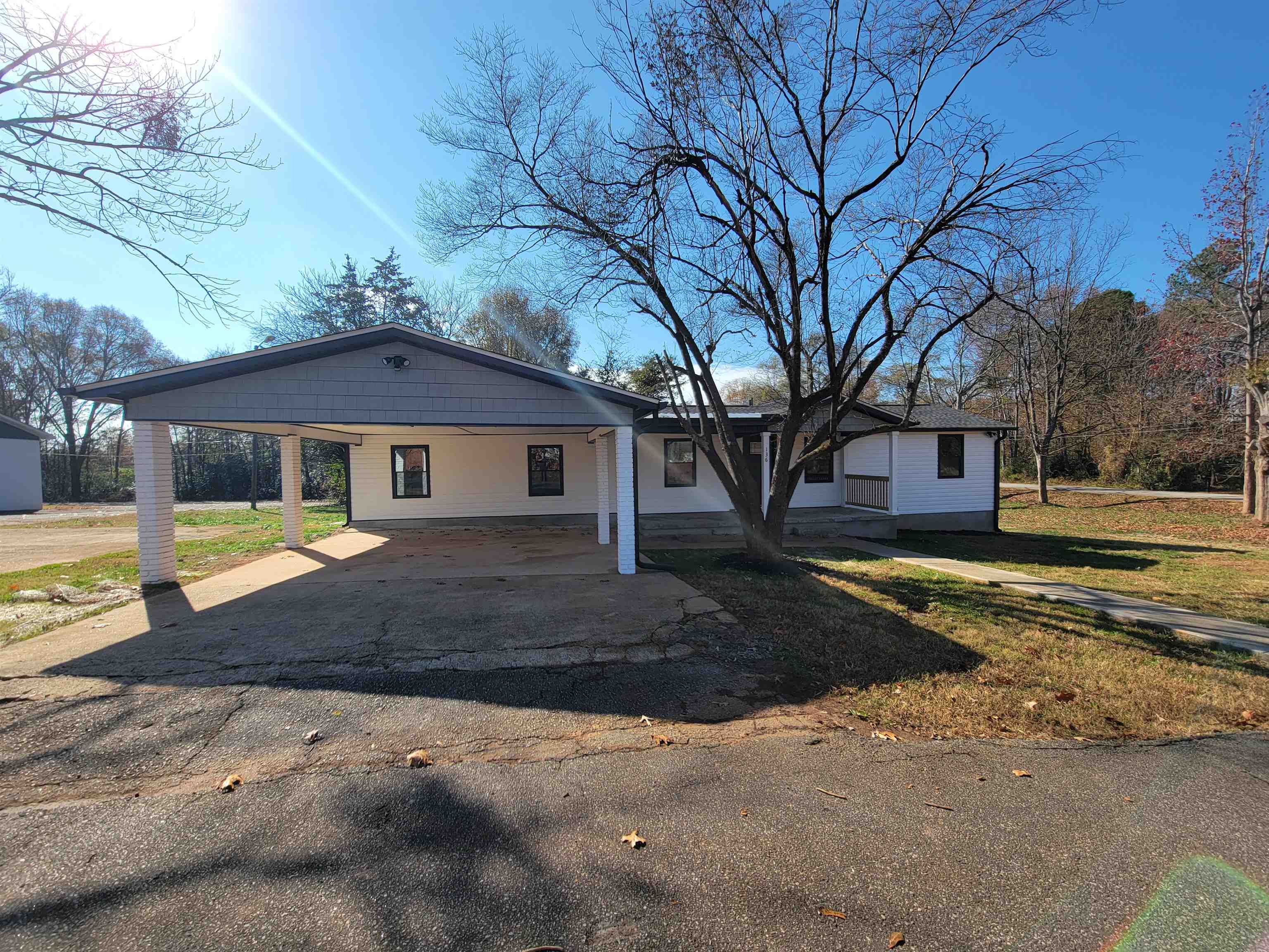 136 Moore Street Wellford, SC 29385 - Photo 2 of 32