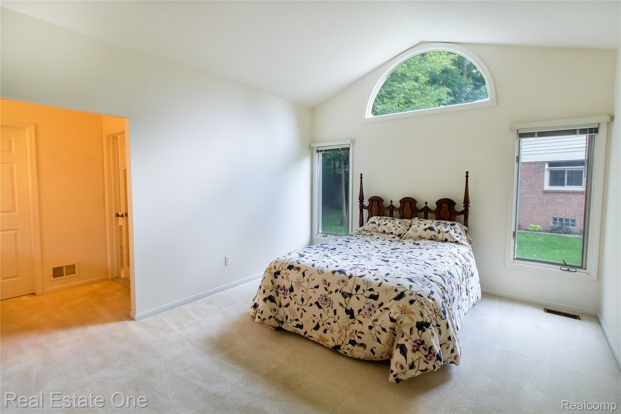 1070 Bluebird Drive, Unit 31 Rochester, MI 48307 - Photo 16 of 24 Master_1.jpg