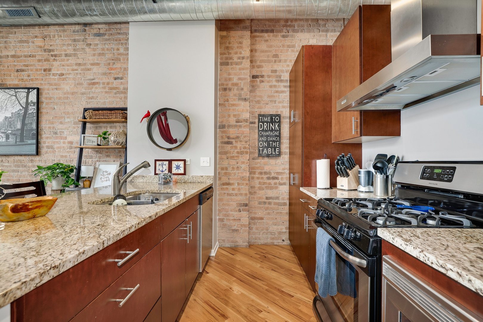 1040 West Adams Street, Unit 326 Chicago, IL 60607 - Photo 9 of 28