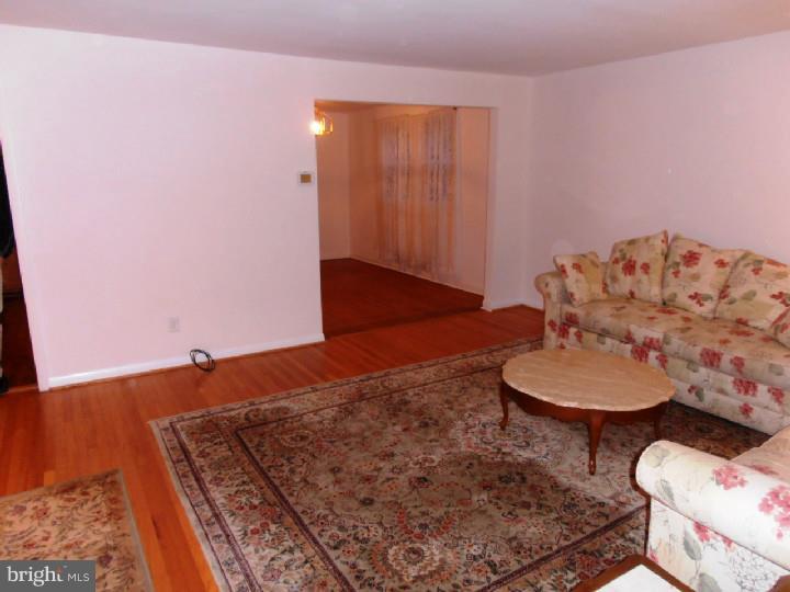 537 Cheyney Road Springfield, PA 19064 - Photo 3 of 17