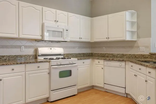 $2,350 | 15745 Phoebepark Avenue, Lithia, FL 33547