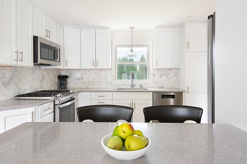 9 Fairview Road Westborough, MA 01581 - Photo 11 of 28 Gallery Image 11