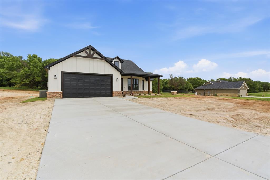 145 Graystone Weatherford, TX 76088 - Photo 2 of 25