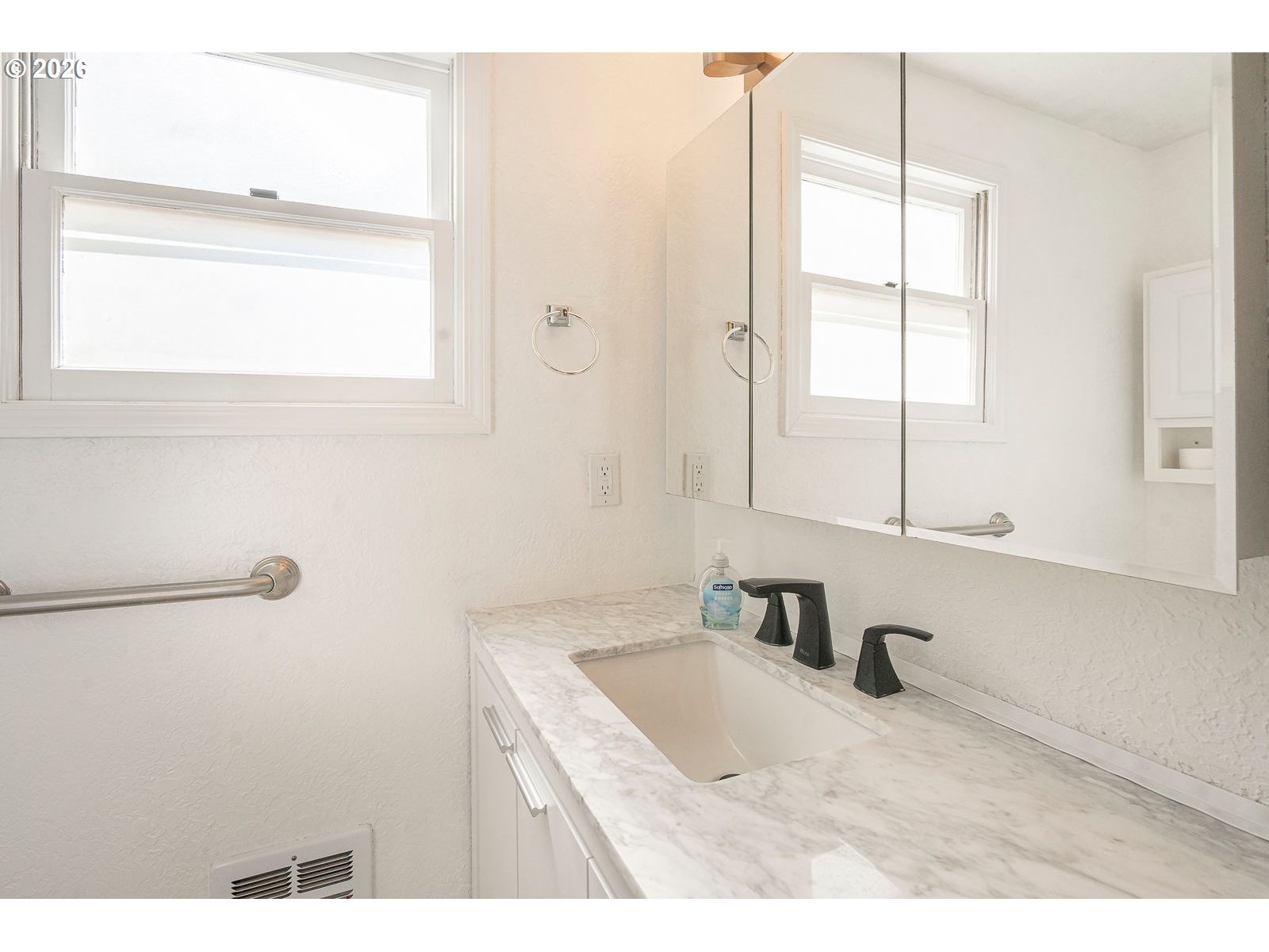 5356 Verda Lane Northeast Keizer, OR 97303 - Photo 21 of 41 a bathroom with a sink and a window