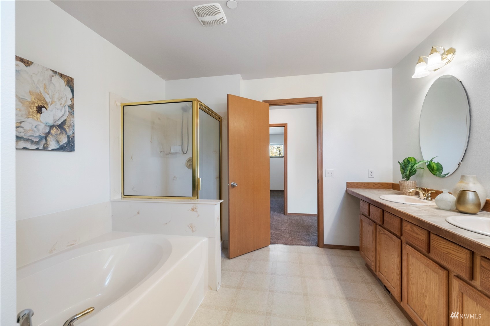3118 Walker Road DuPont, WA 98327 - Photo 20 of 33 a bathroom with a bathtub sink and mirror