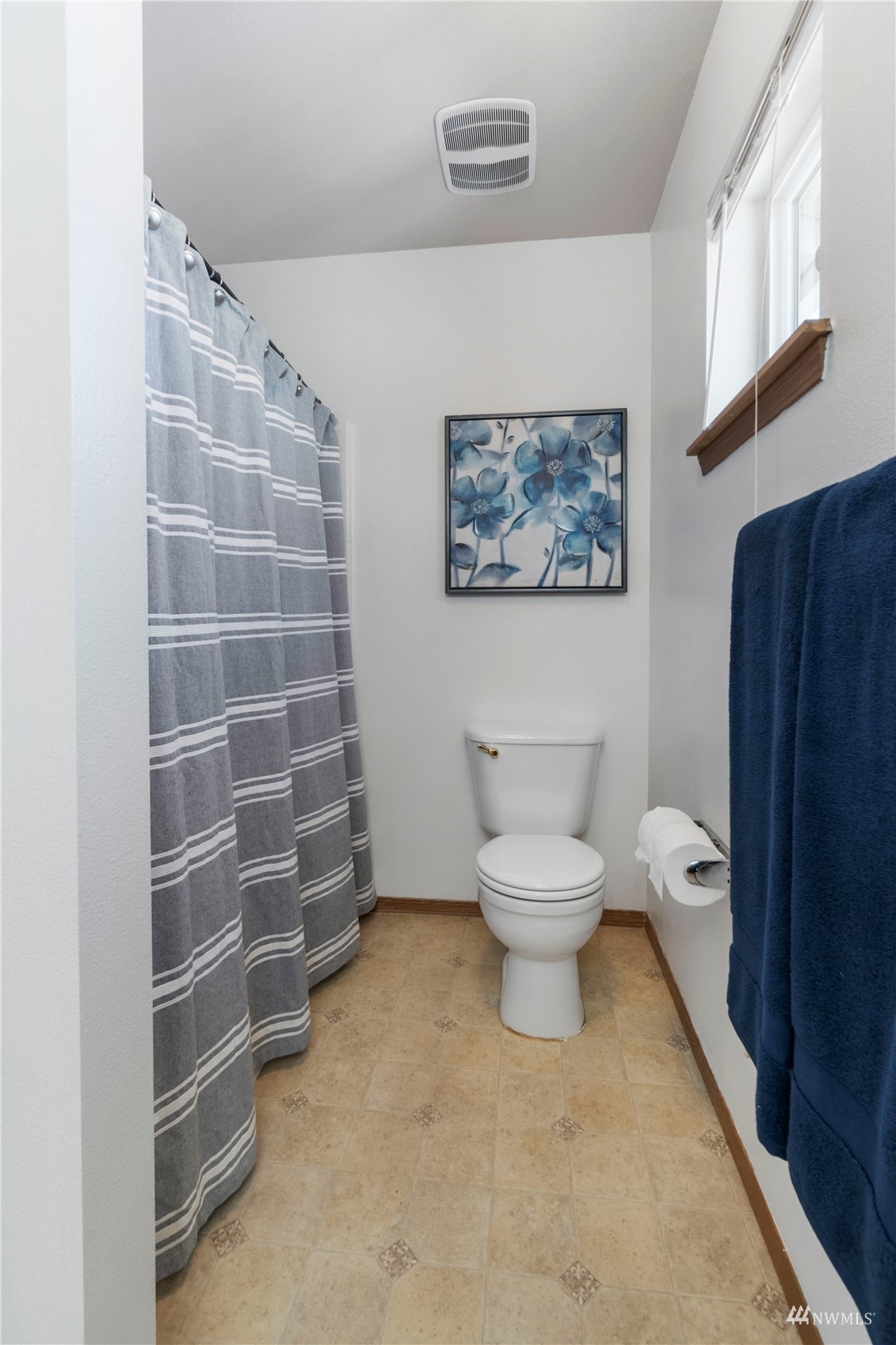 3118 Walker Road DuPont, WA 98327 - Photo 27 of 33 a bathroom with a toilet and a shower
