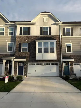 $399,999 | 252 Via Corso, Delaware, OH 43015