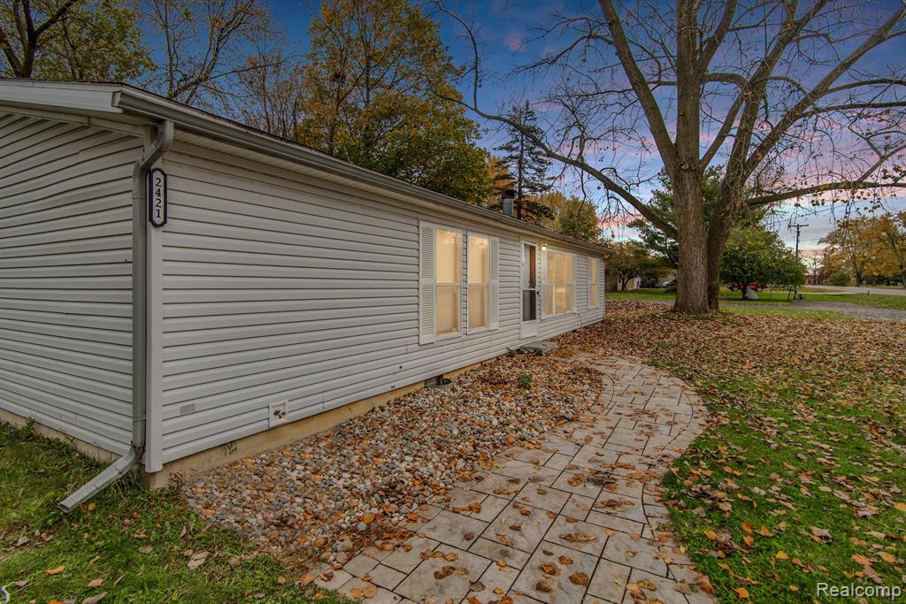 2421 Gibson Road Grand Blanc, MI 48439 - Photo 2 of 20 Gallery Image 2
