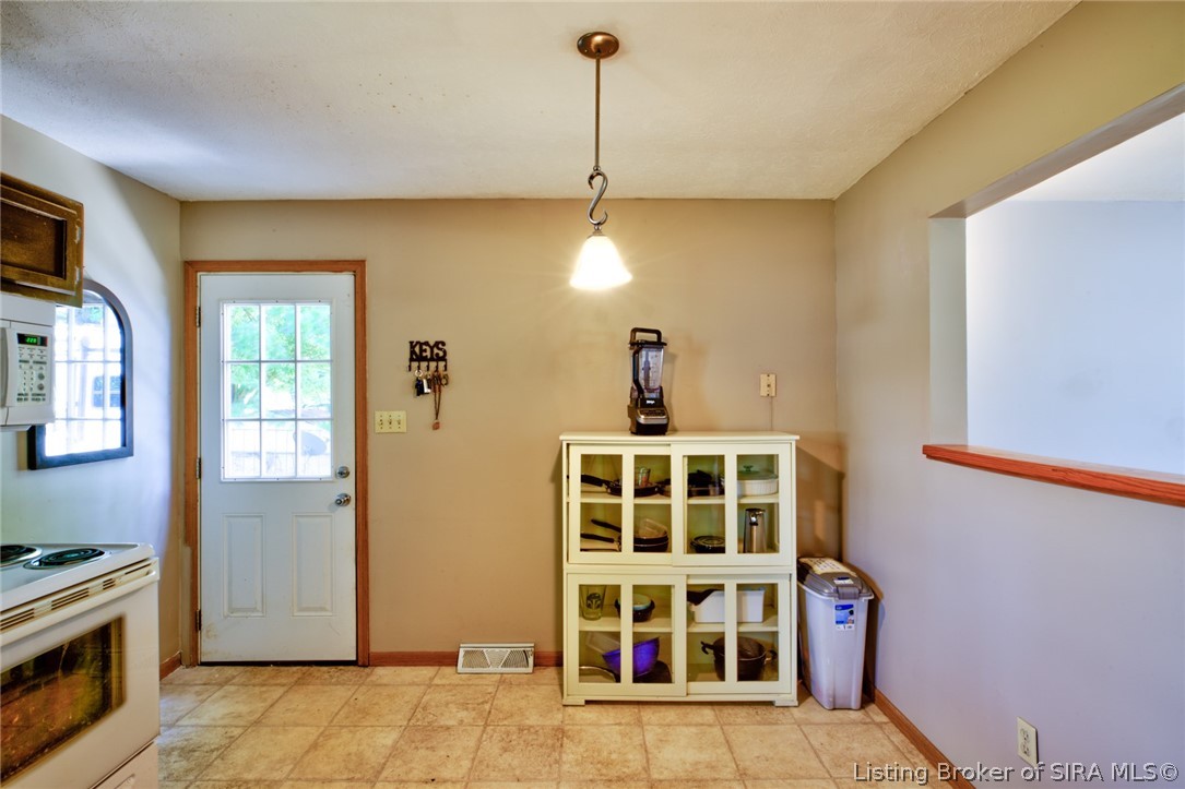 2026 Henriott Road Georgetown, IN 47122 - Photo 8 of 30