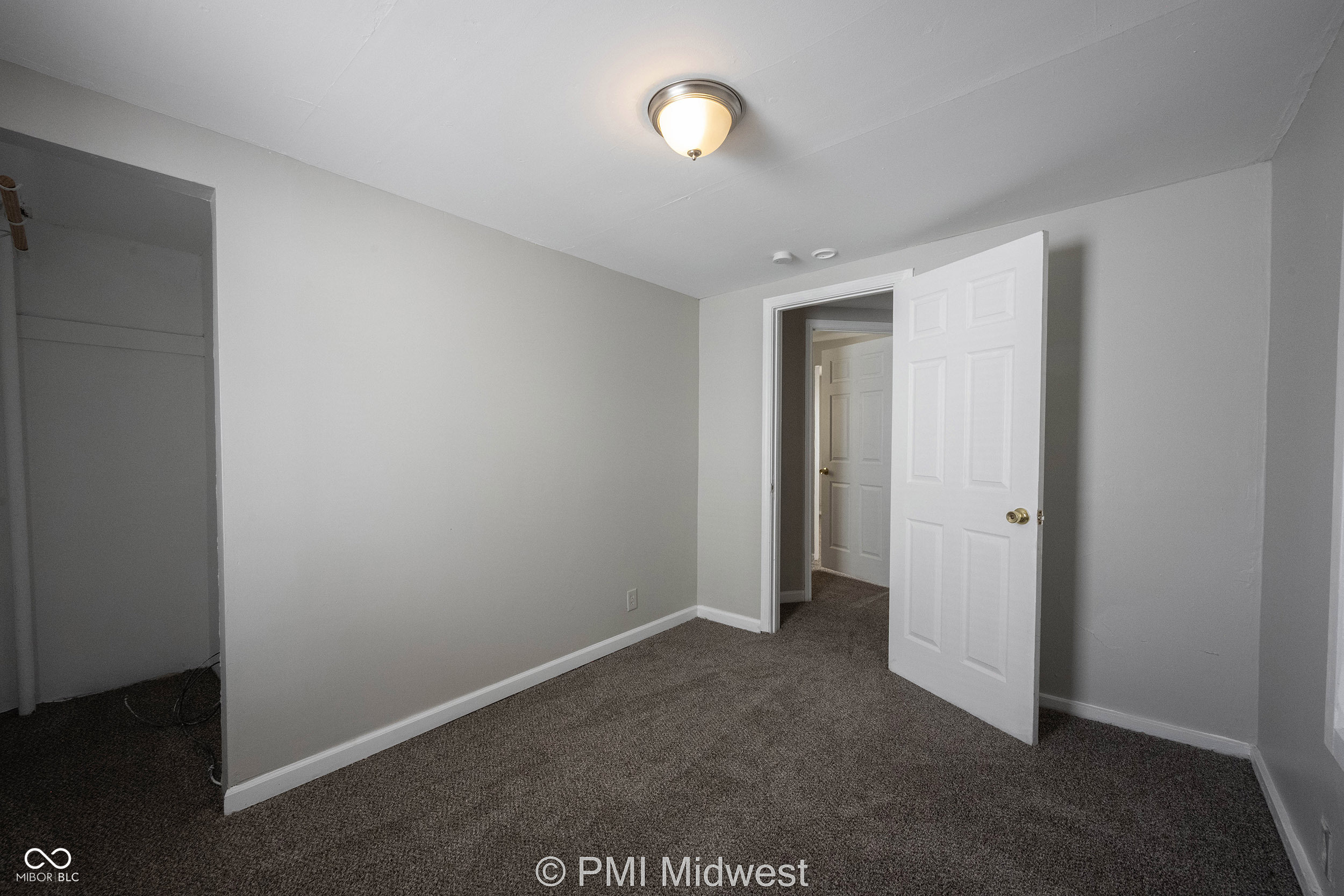 2011 Applegate Street Indianapolis, IN 46203 - Photo 2 of 32