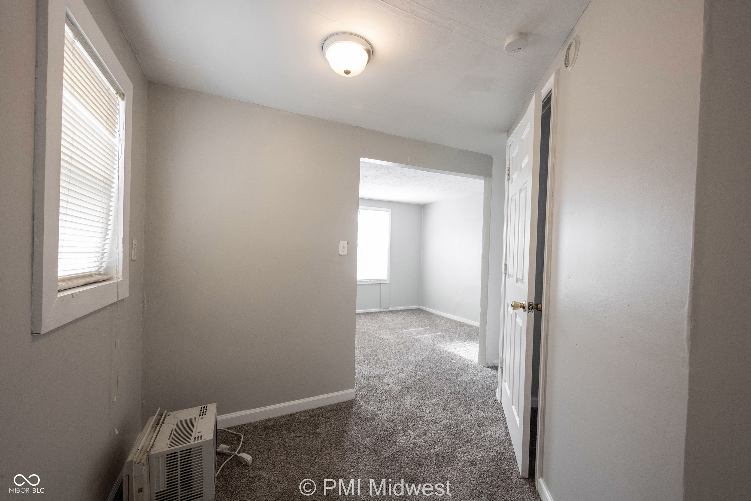 2011 Applegate Street Indianapolis, IN 46203 - Photo 4 of 32