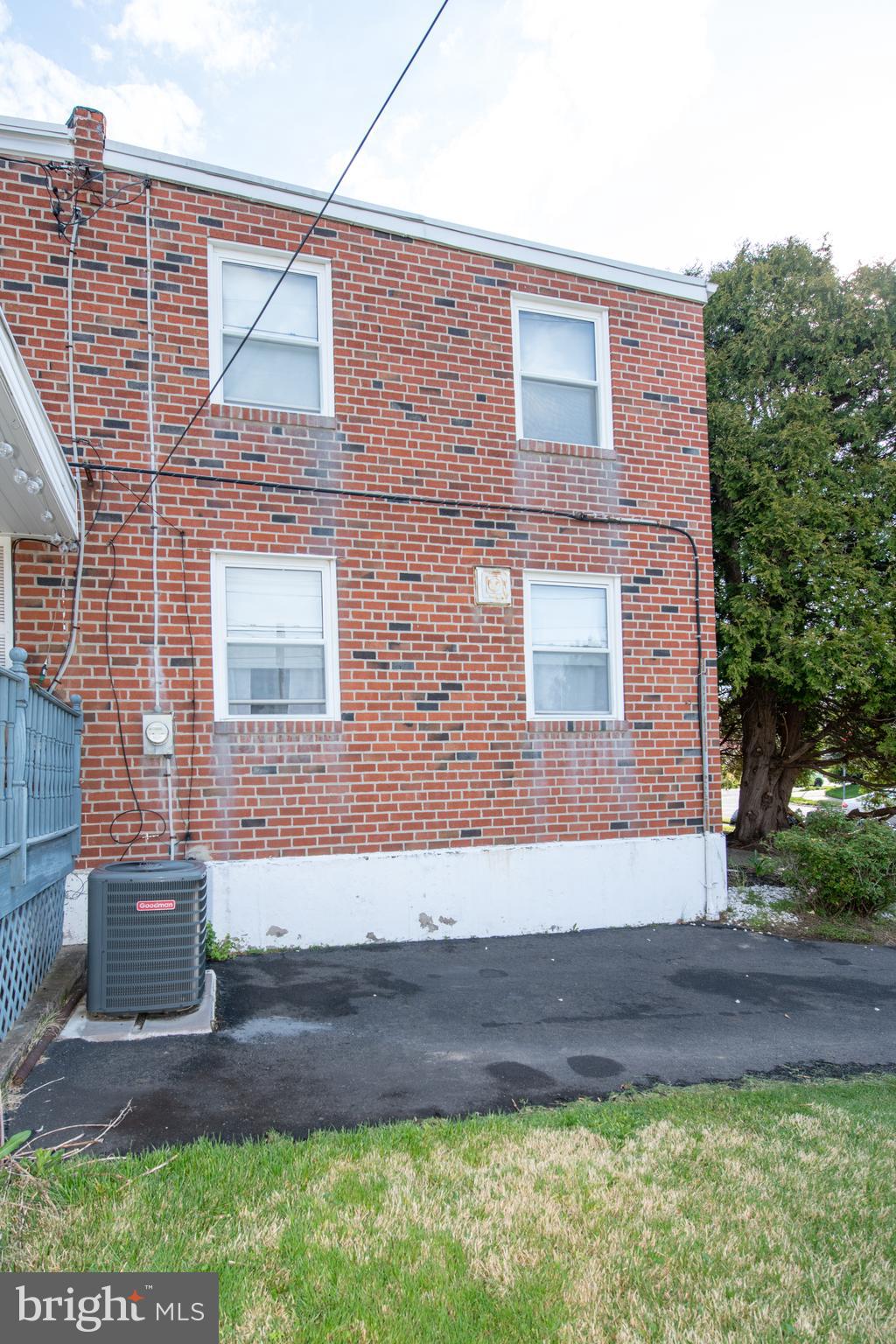 714 Marchman Road Philadelphia, PA 19115 - Photo 3 of 14 BACK