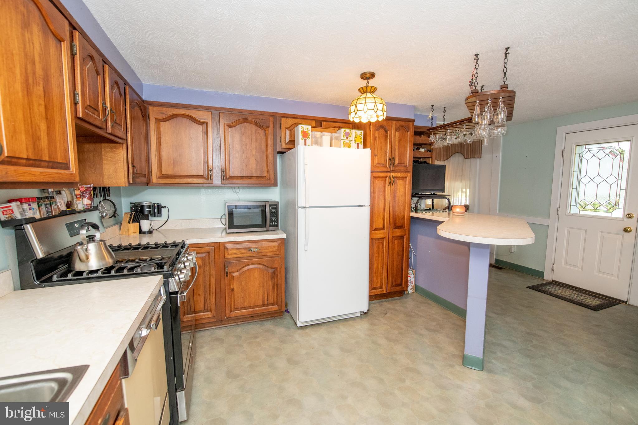 714 Marchman Road Philadelphia, PA 19115 - Photo 5 of 14 KITCHEN