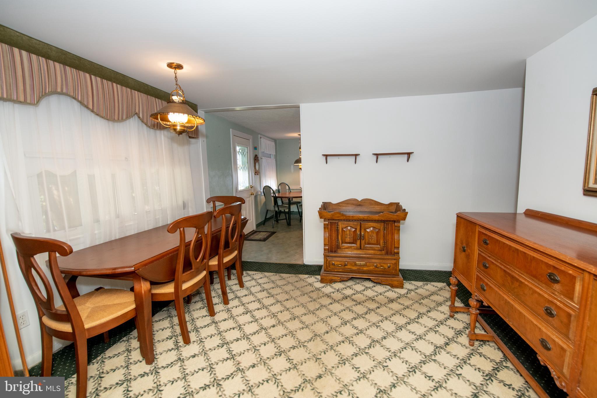 714 Marchman Road Philadelphia, PA 19115 - Photo 8 of 14 DINING ROOM